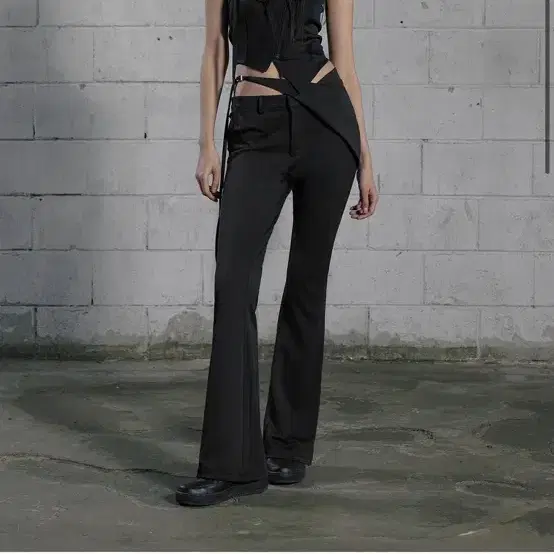 【BOHEMIAN SEOUL】KNEE SHIRRING BOOTCUT PANTS BOHEMIAN SEOUL | 보헤미안서울 Bohemian Seoul Knee Shirring
