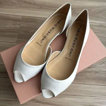 미사용 파비올루스쿠니 오픈토 플랫 펌프스 25cm 화이트