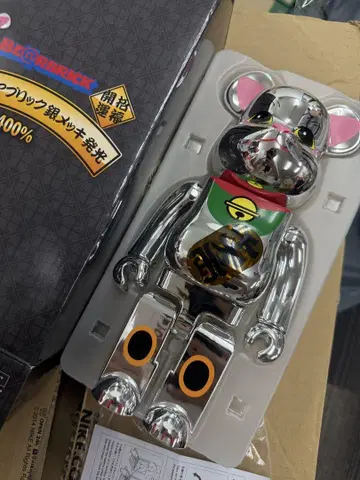 BE@RBRICK 400% 마네키네코 개운 은도금 발광 400%