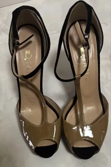 다이애나 DIANA 펌프스 힐 23cm