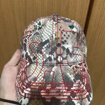 카모 패턴 빨간색 자수 캡 beautiful