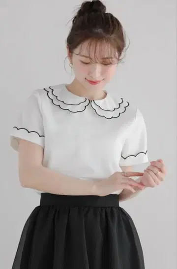Fitmore 자수 더블 칼라 레이어드 상의