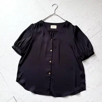 유나이티드 애로우즈 V넥 퍼프 슬리브 블라우스 38 네이비