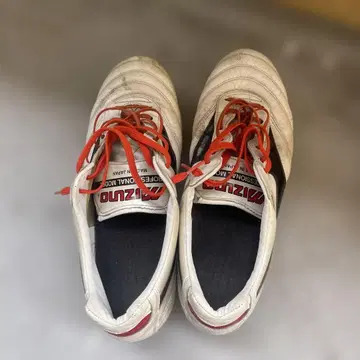 Mizuno Morelia 스파이크 슈즈 화이트/레드