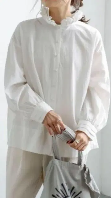 퓨어세신 옷깃 프릴 블라우스