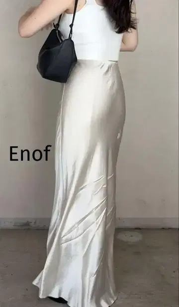 Enof 이나프 아이보리 새틴 타이트 스커트 롱