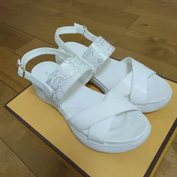 madras 크로스 스트랩 샌들