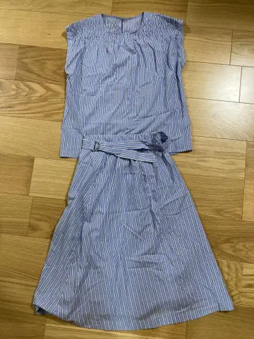 스카이블루와 화이트 스트라이프 셋업
