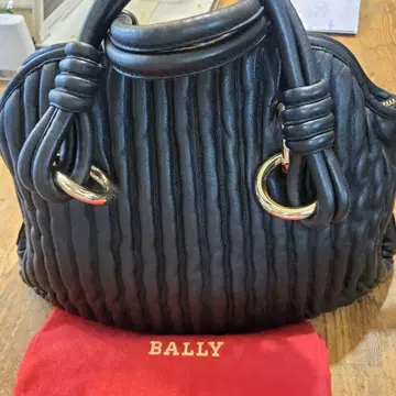 BALLY 블랙 가죽 핸드백