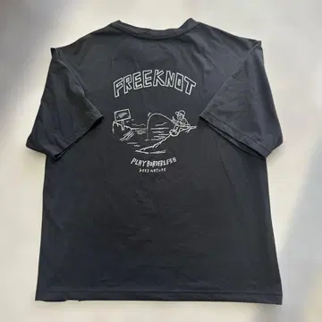 FRECKNOT 블랙 티셔츠 MAGAYART