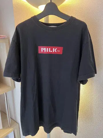 MILKFED. ULTRA JAPAN 블랙 티셔츠