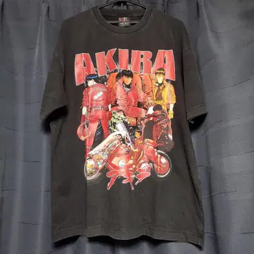 AKIRA 블랙 티셔츠