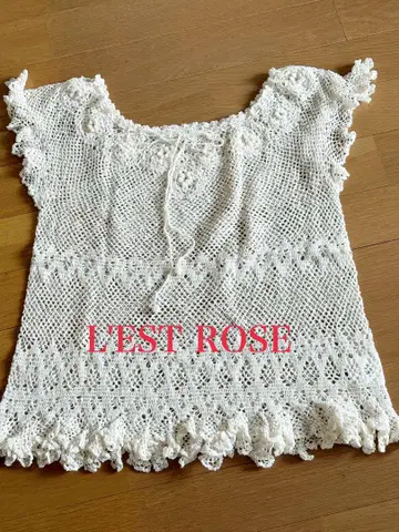 L'EST ROSE 미사용 새상품 플라워 모티브 프릴 니트 베스트 화이트