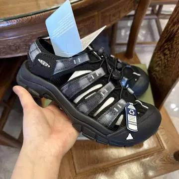 KEEN 26cm 새상품 스포츠 샌들 블랙/그레이