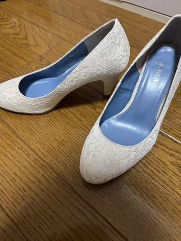 와타베 웨딩 베닐 펌프스