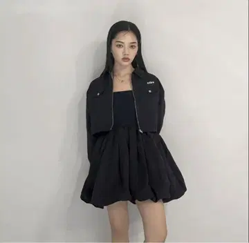 에이미 이스트 월 벌룬 실루엣 셋업 네이비