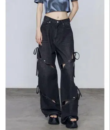 컷 아웃 루즈 데님