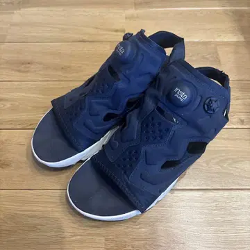 insta pump 네이비 스포츠 샌들