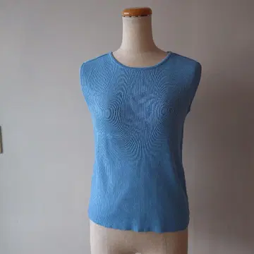 파란색 슬리브리스 리브 탑
