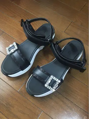 새상품급 플러스 다이애나 스포츠 샌들 비쥬 포함 23.5cm diana