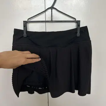룰루레몬 플리츠 스커트 블랙 4 미사용 새상품