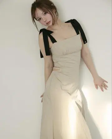 그리고 티다 리본 드레스를 입은 티다와 결혼하다