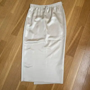 스터닝 루어 새틴 전체 밴딩 스커트