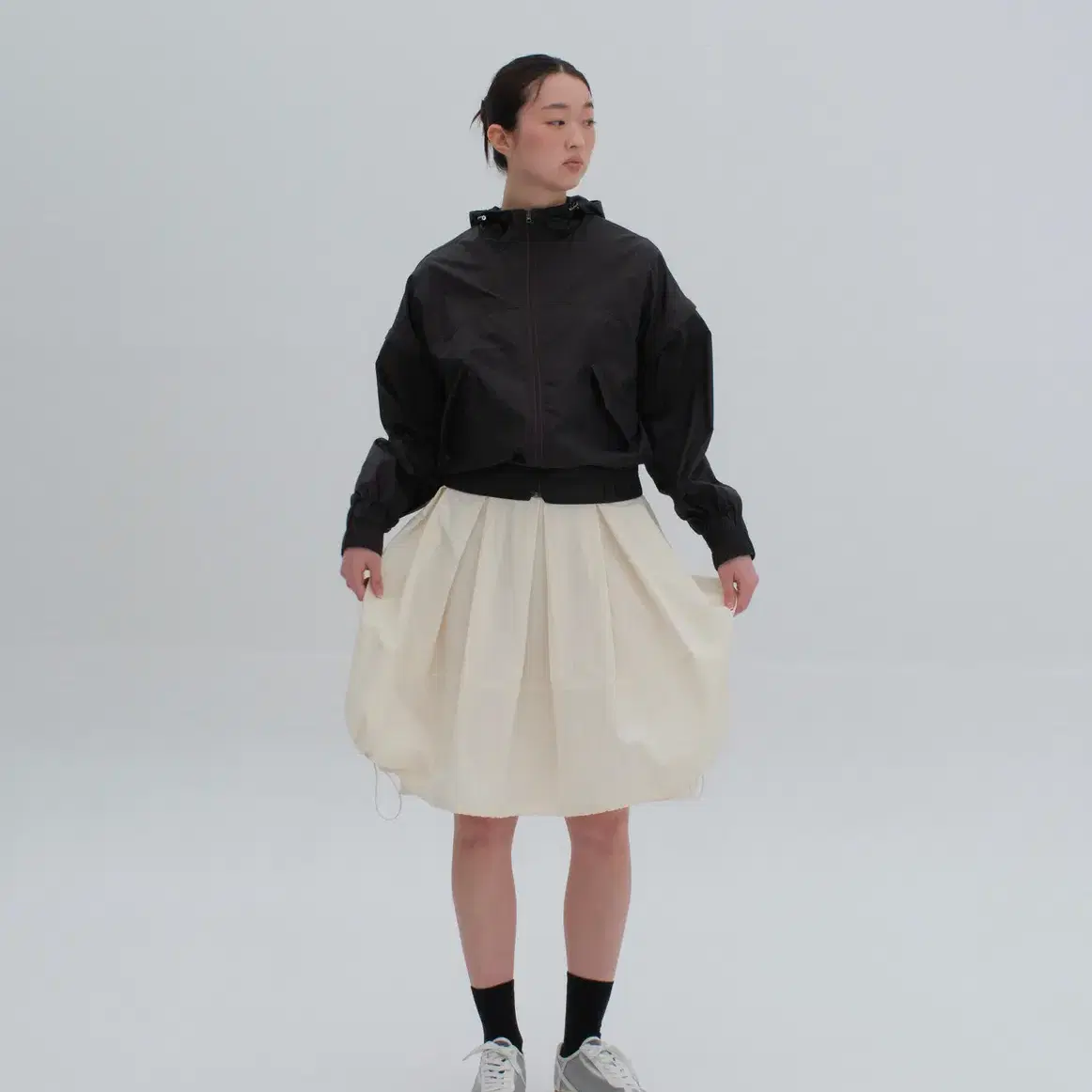 Reflective Room BALLOON FLARE MIDI SKIRT (IVORY) #리플렉티브룸,#스커트,#벌룬스커트,#벌룬플레어 스커트,#플레어스커트 on Bunjang Global Site.