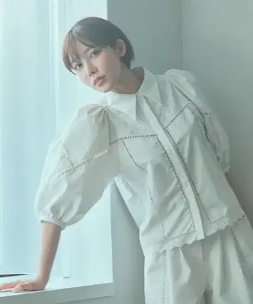 FURFUR 컷워크 자수 블라우스
