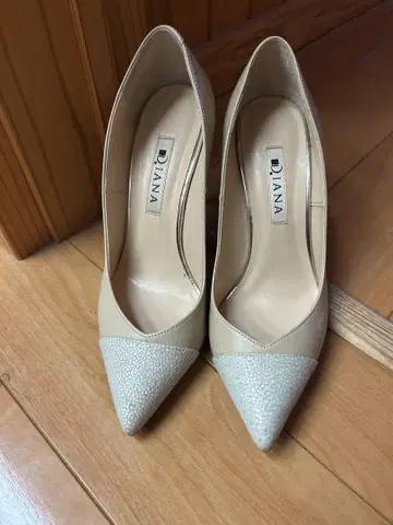 Diana 베이지 스틸레토 하이힐