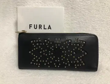 새상품급 FURLA 훌라 장지갑 블랙 스터드 장식 고급 가죽