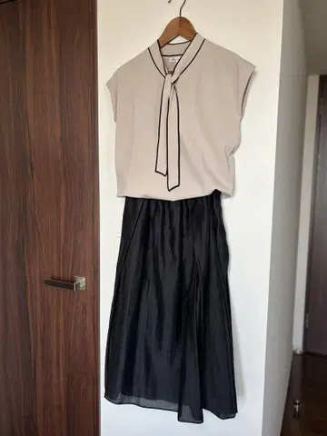23구 쉬폰풍 플레어 스커트 블랙