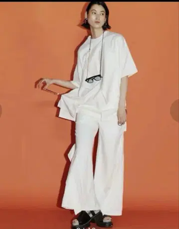 UN3D 턴오버 컷 TEE