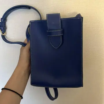 파란색 숄더백