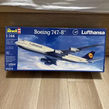 독일 레벨 Revell 1/144 B747-8 프라모델 조립 중