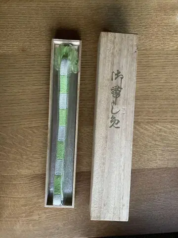 옐로우 그린과 화이트 스트라이프 허리띠, 목재 상자형