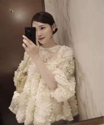 아카. 꽃 페플럼 블라우스
