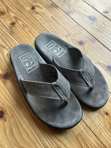 ISLAND SLIPPER 브라운 샌들