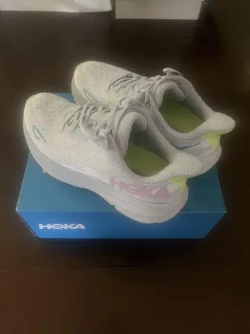 HOKA 클리프톤