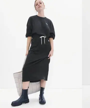GAP 미니 로고 맥시 스커트 블랙 XS 갭 맨투맨 스커트