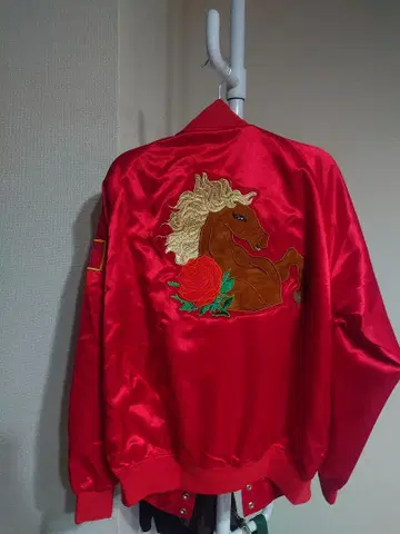 빨간색 말과 장미 자수 스카잔 NAKAYAMA RACE COURSE