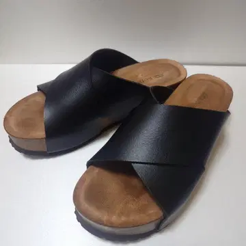 블랙 크로스 스트랩 통굽 코르크 샌들