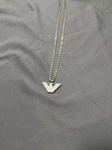 Emporio Armani 로고 펜던트 목걸이