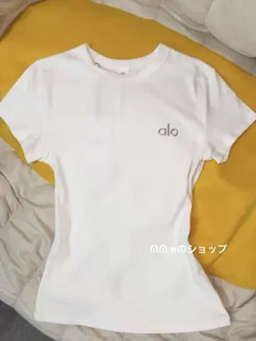 Alo Yoga 타이트 핏 티셔츠 반팔 화이트 M