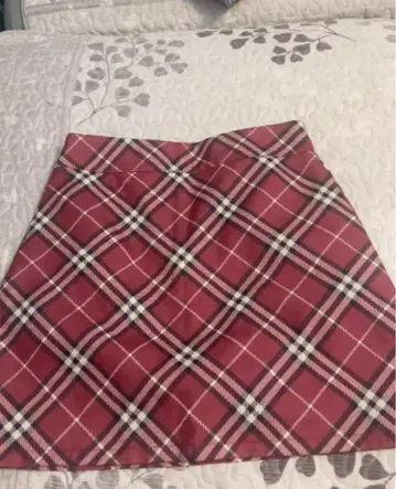 빨간색 체크 무늬 타이트 스커트 무릎 기장