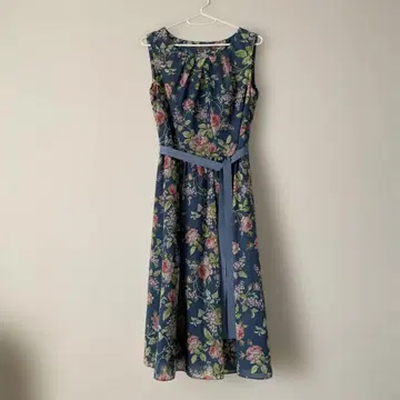 LAURA ASHLEY 슬리브리스 원피스