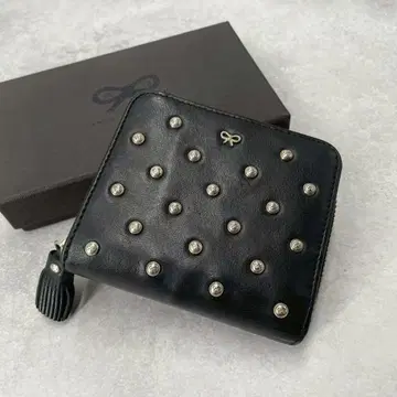 안야 힌드마치 두겹 지갑 라운드 지퍼 박스 포함 블랙 가죽 스터드