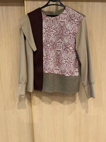 레이스 무늬 긴팔 상의 베이지 빨간색 브라운
