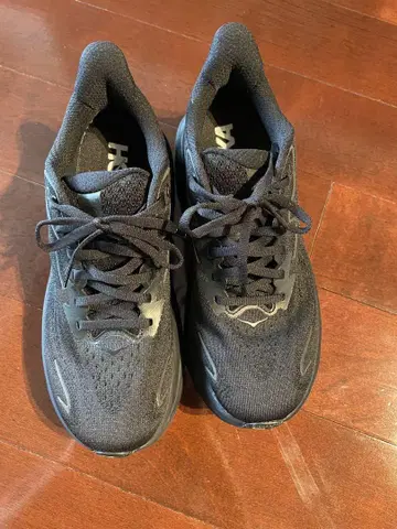 HOKA 블랙 스니커즈 클리프톤 10