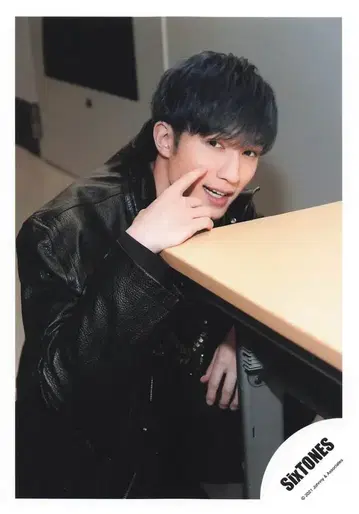 SixTONES 21년 on eST 제시 공식 사진 *1장